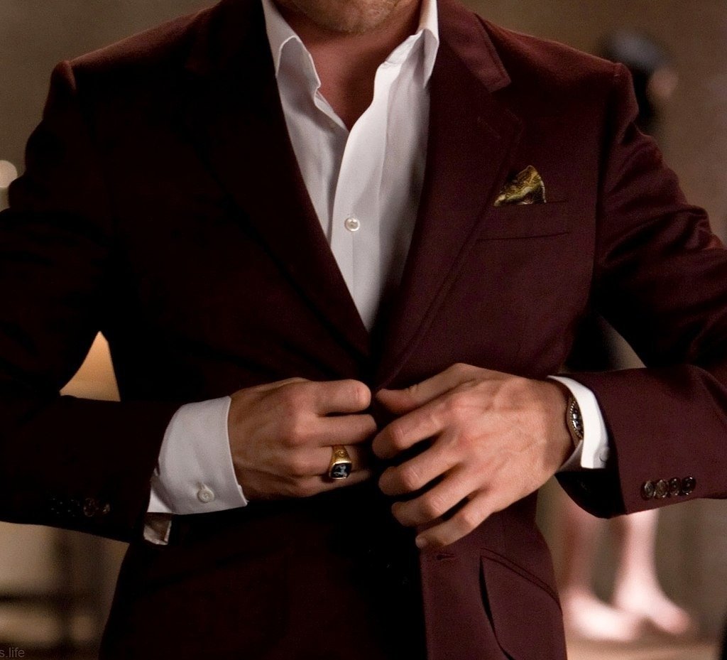 Успешный мужчина в костюме