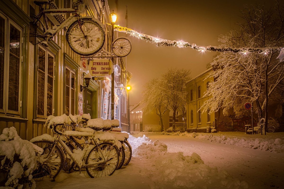 Красивый снегопад в городе