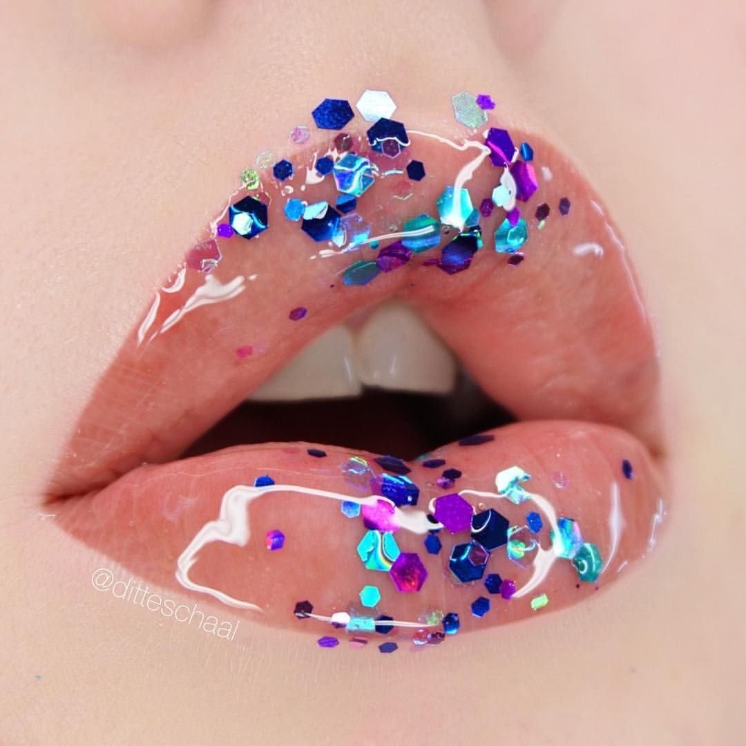 Губы с блестками