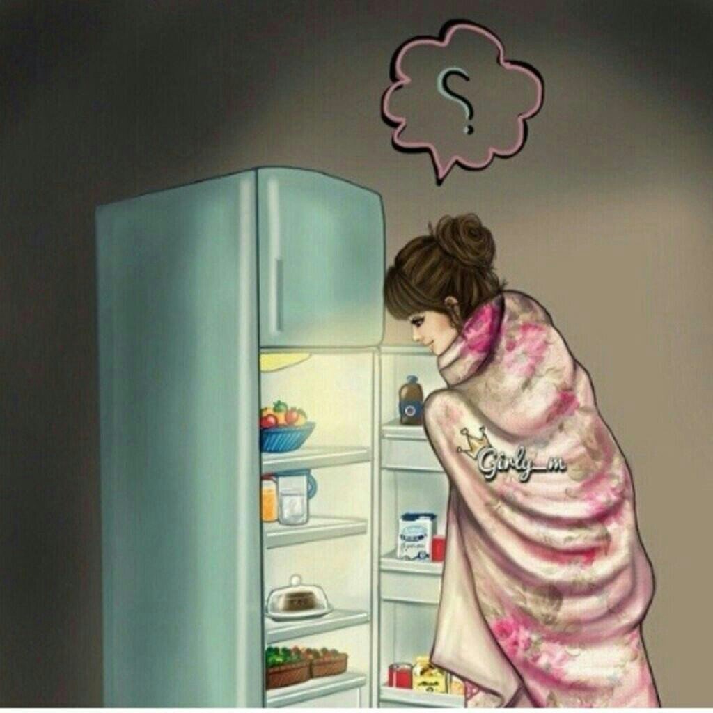 Девочка у холодильника