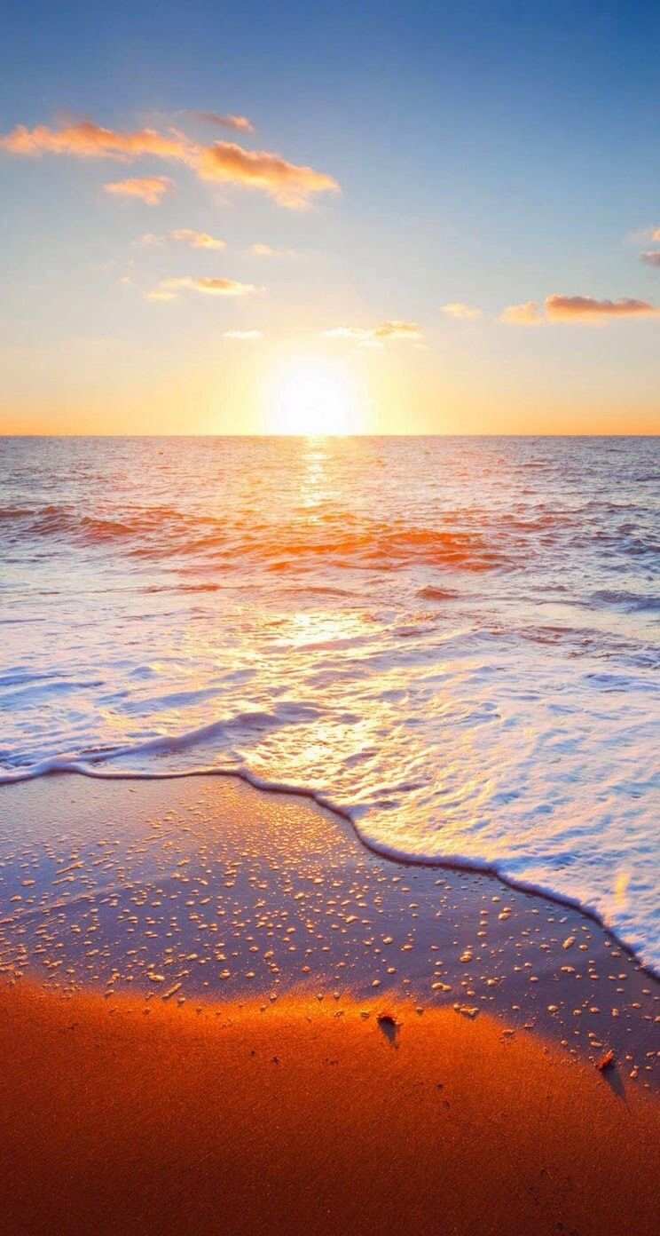 Пейзаж море с водопадом