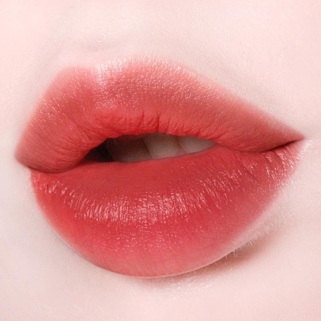 Губы без помады с блеском