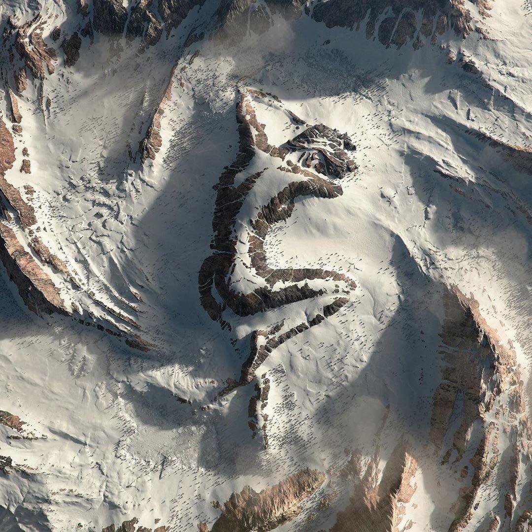 Гора Мунку Сардык спящая леди