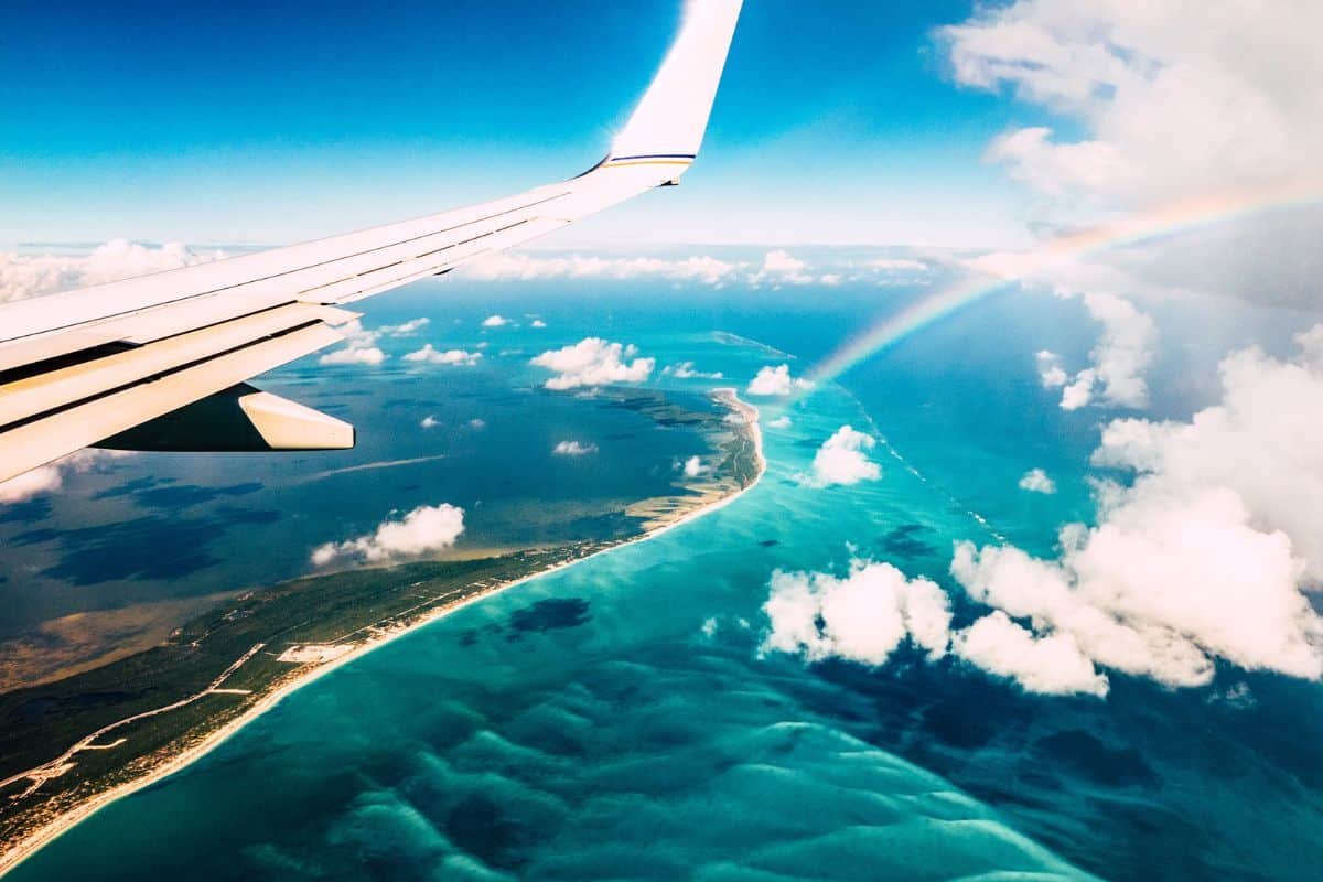 Самолет в небе