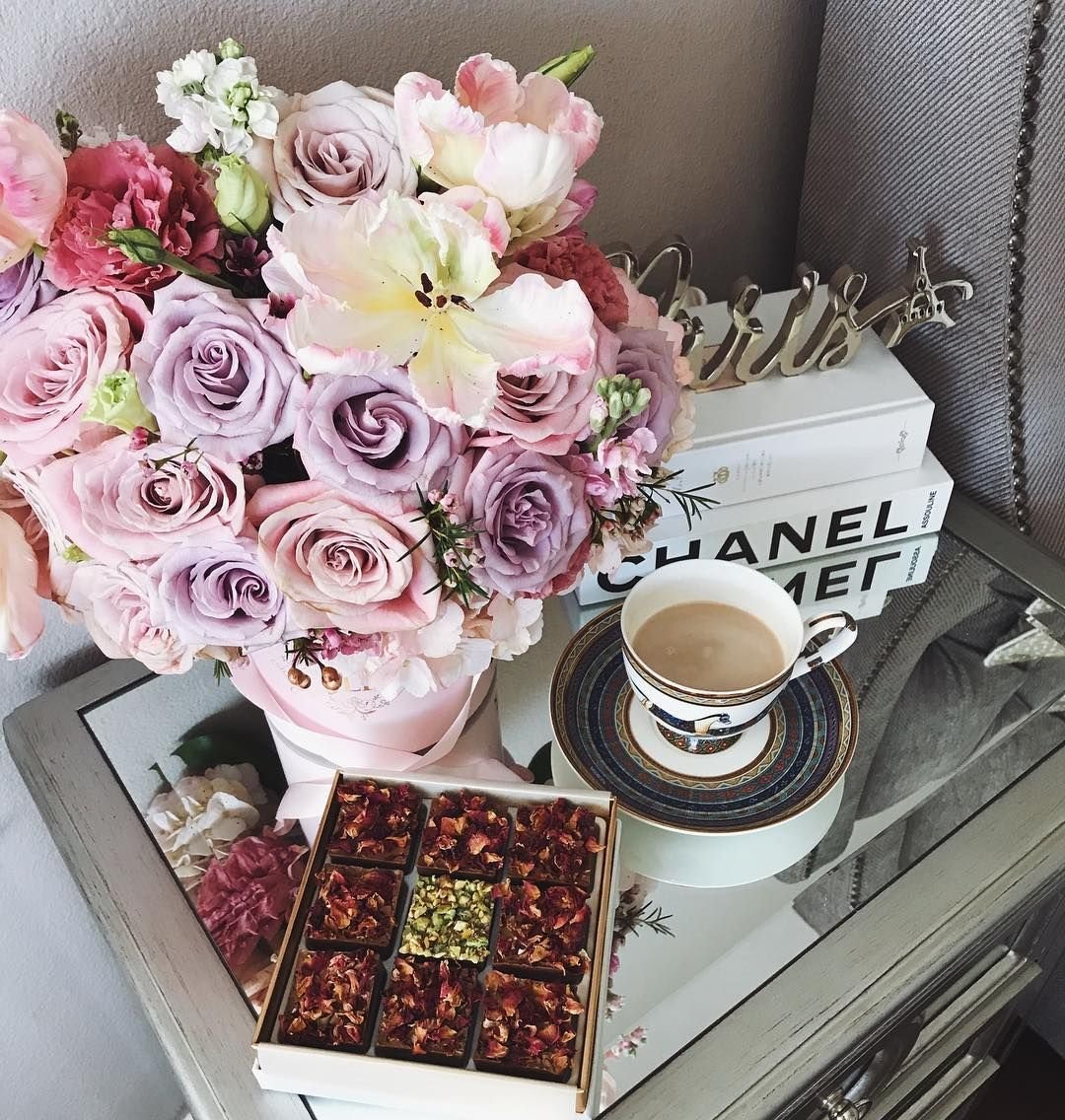 Подруги с цветами