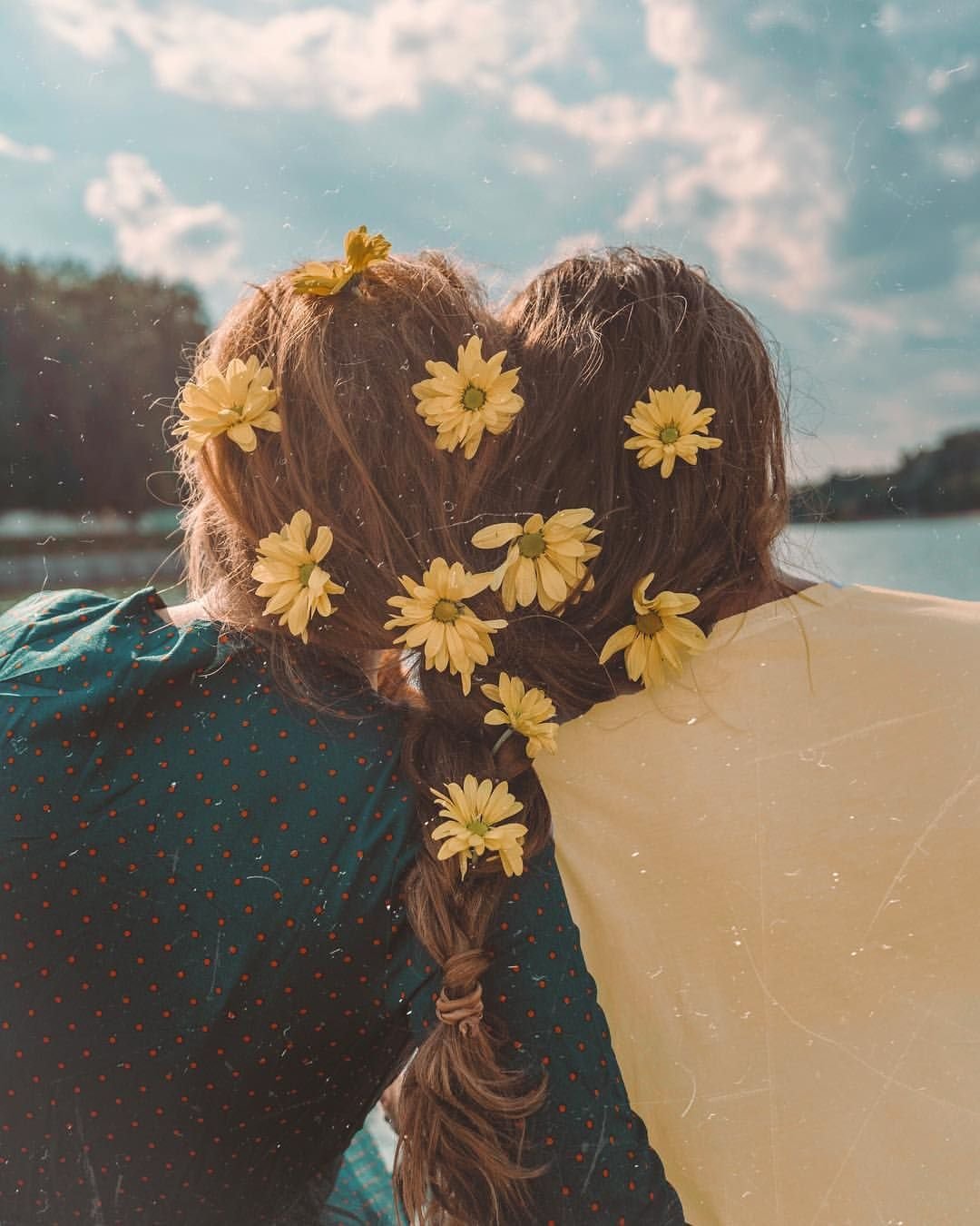 Подружки с цветами