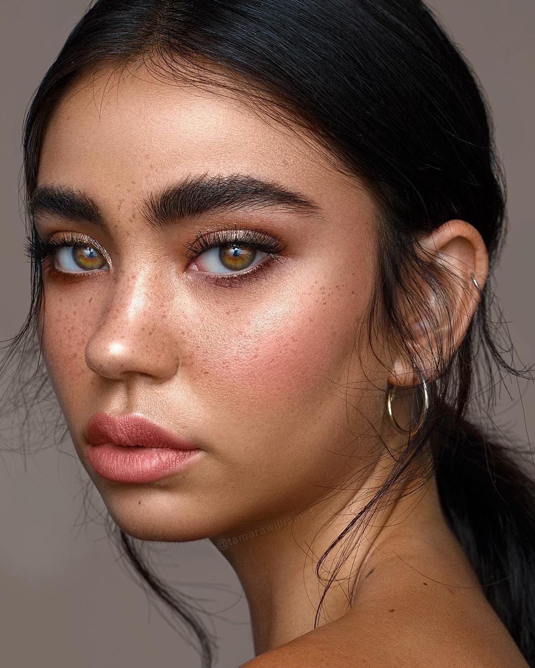 Широкие ноздри