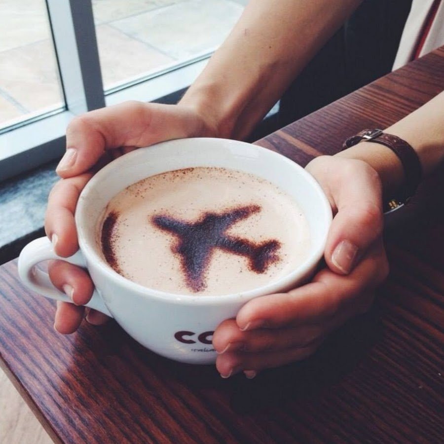 Чашка кофе и самолет