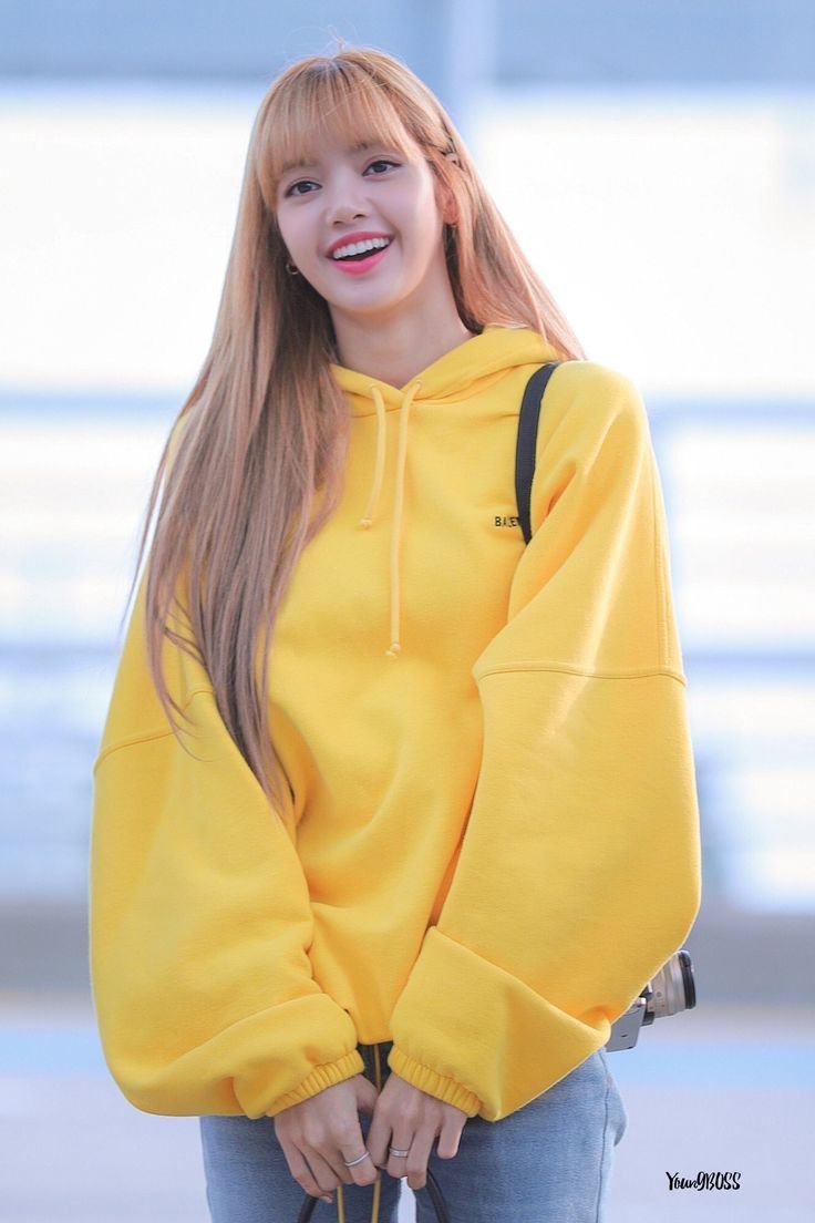 Лалиса Манобан в жёлтом