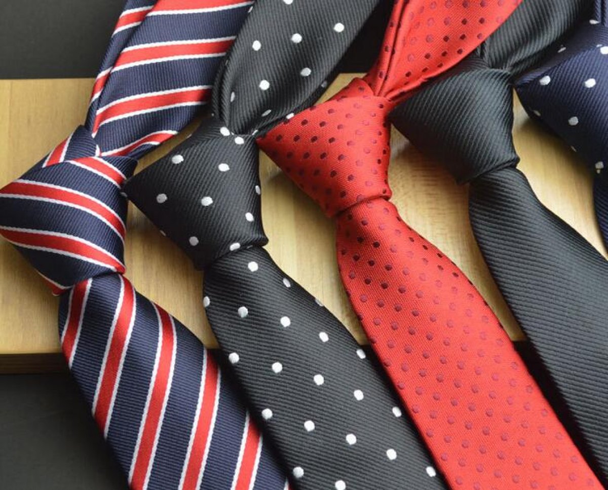 Красный галстук повяжи