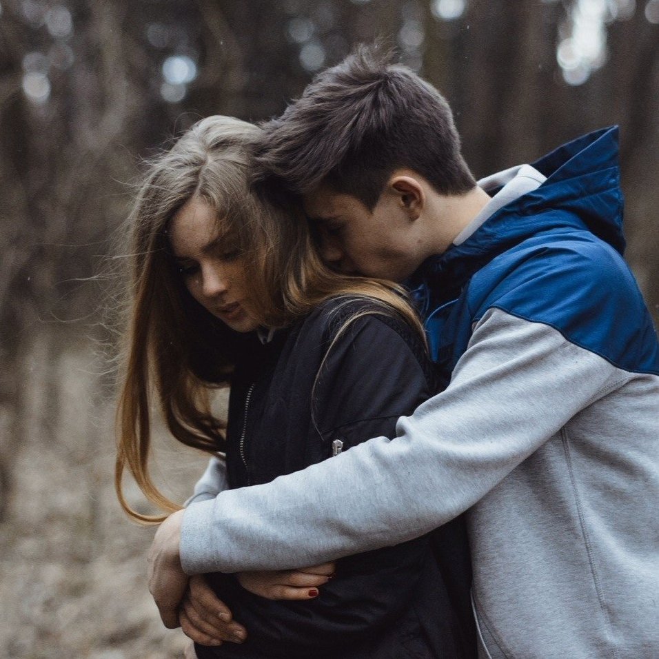 Парочка подростков