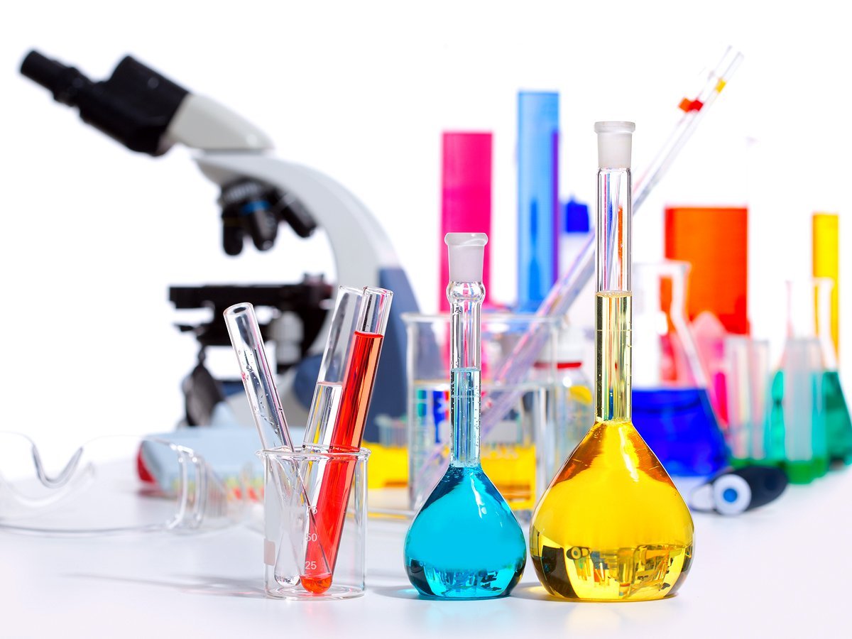 Химические колбы и пробирки