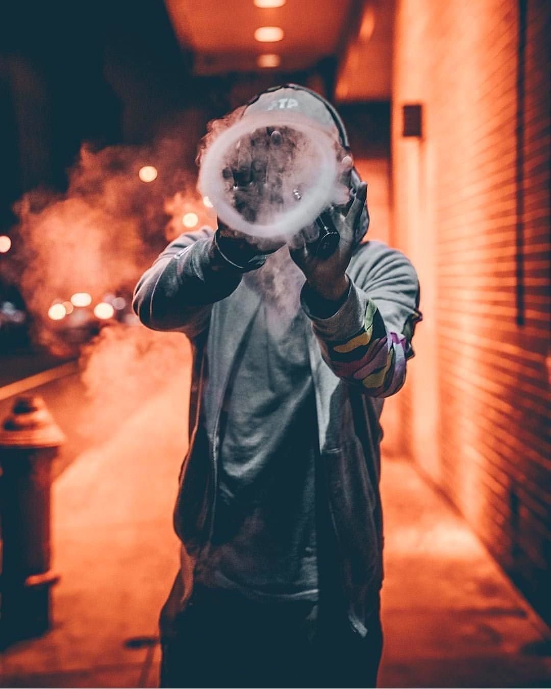 Блондинка в дыму