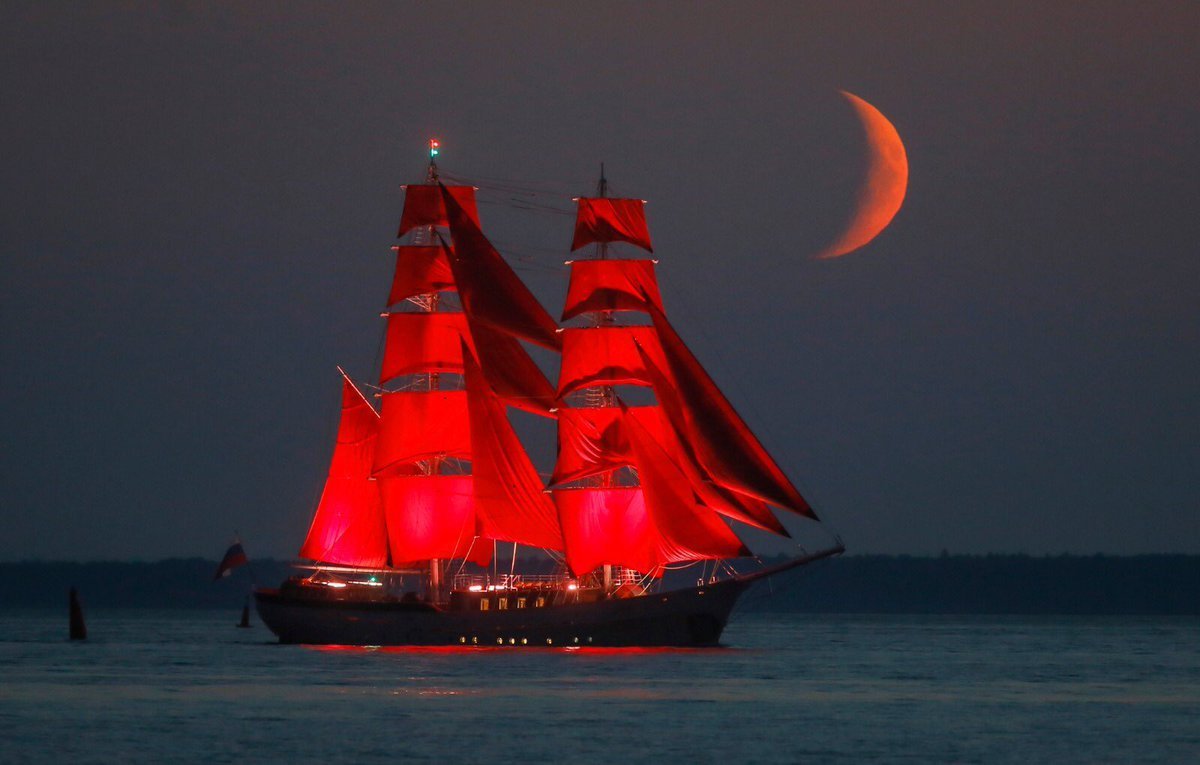 Бриг Алые паруса в Санкт-Петербурге