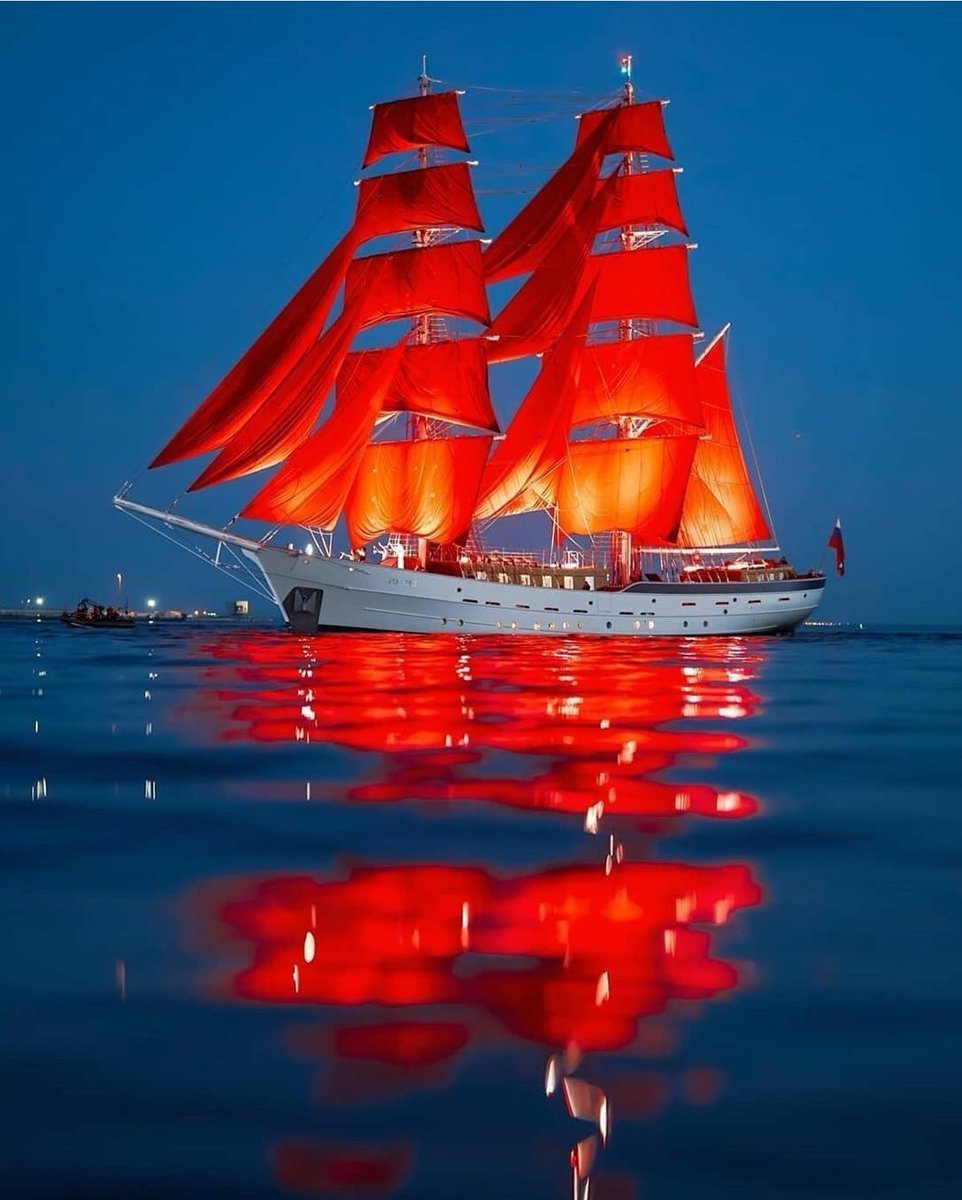 Корабль Алые паруса в Санкт-Петербурге