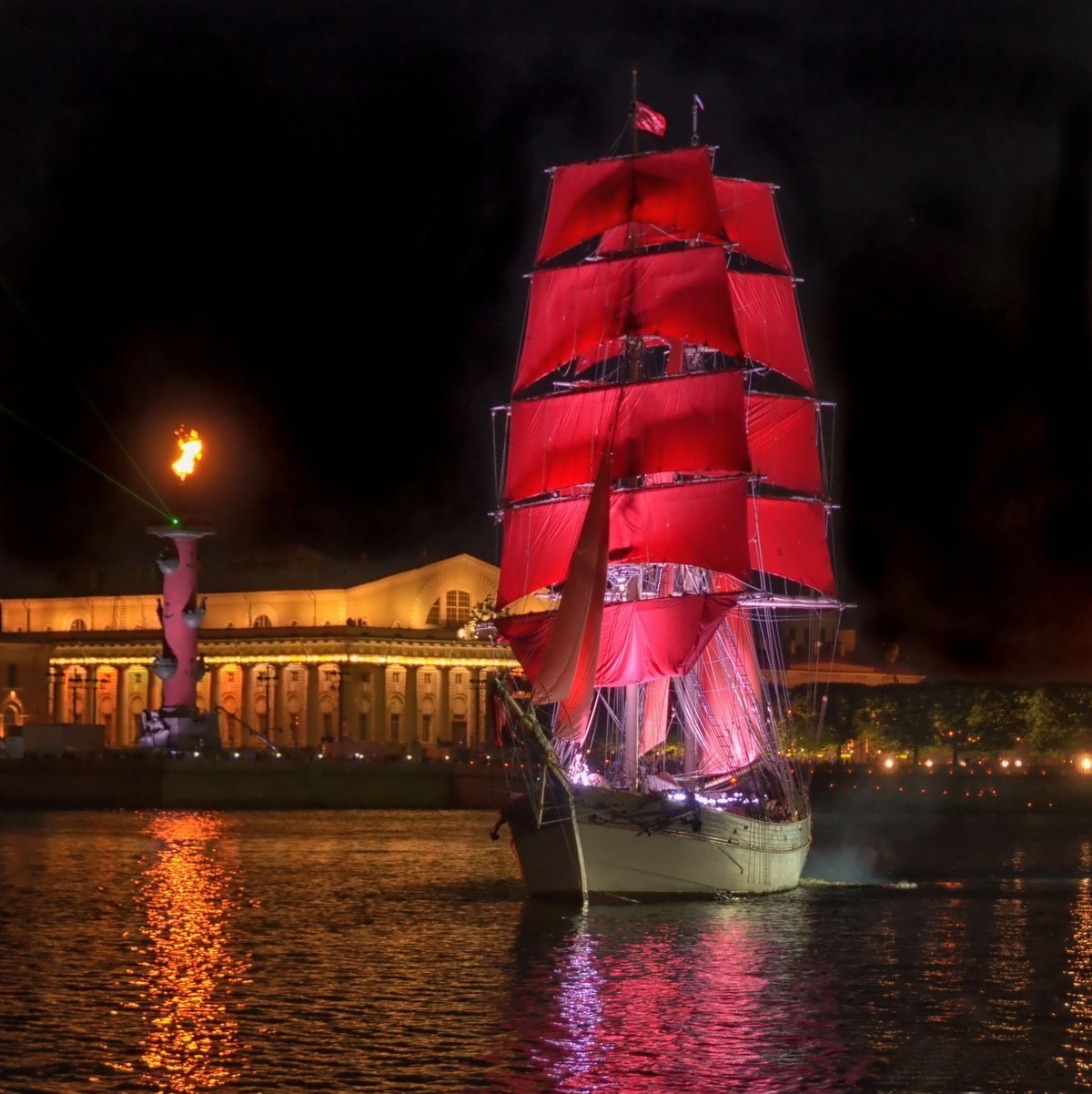 Алые паруса корабль в Питере