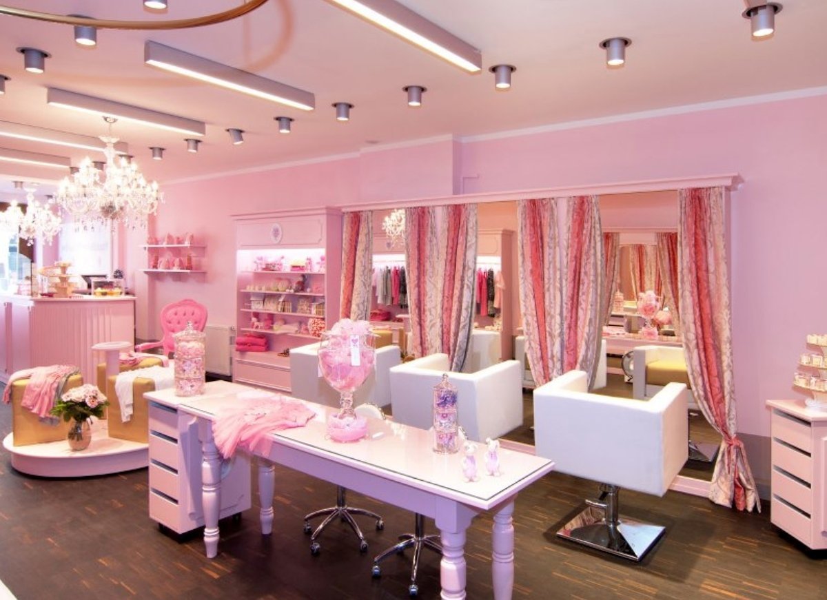 Бьюти шарж мастера маникюра