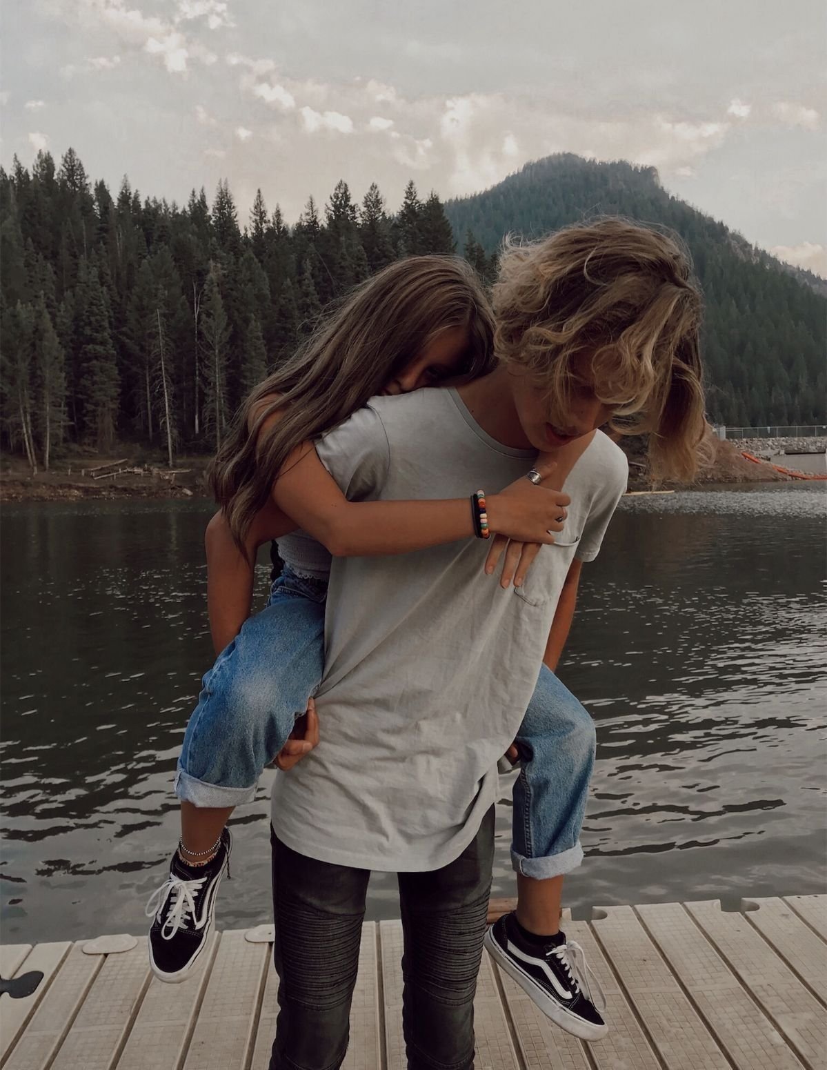 Влюблённые подростки