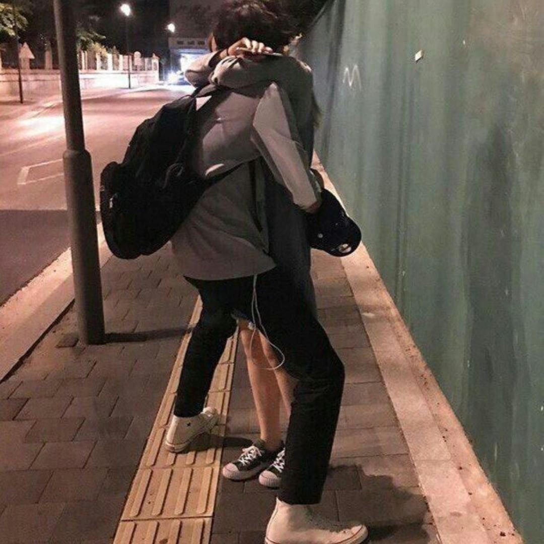 Девушка с каре с парнем