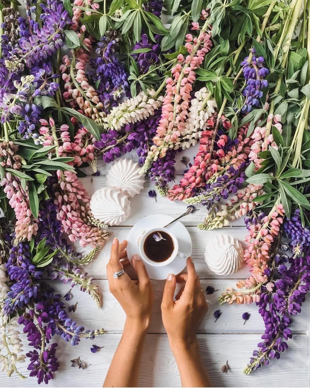 Девушка с цветами