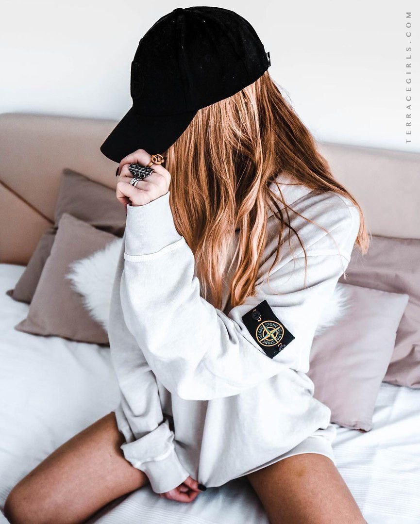 Аватарка для ватсапа в толстовке