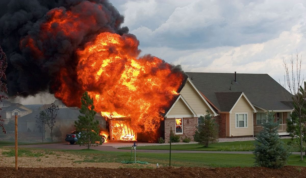 Дом горит