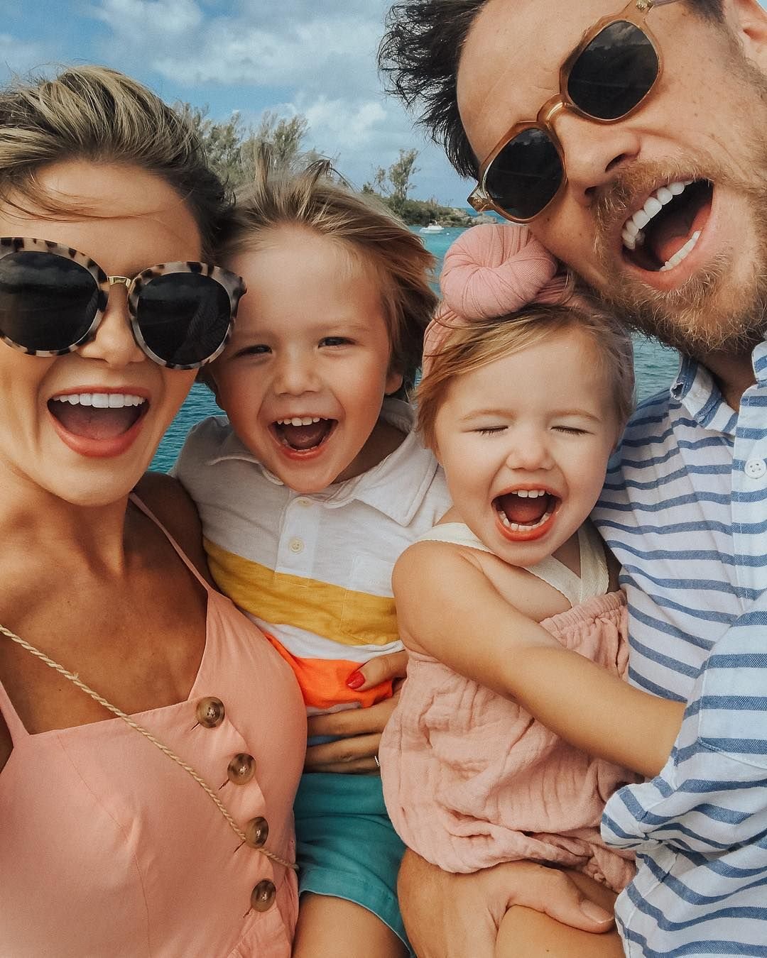 Красивая семья