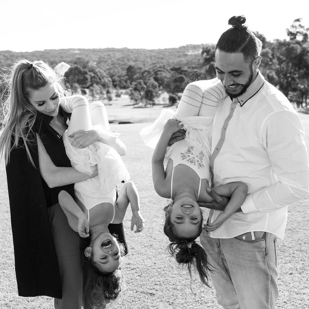 Красивая стильная семья