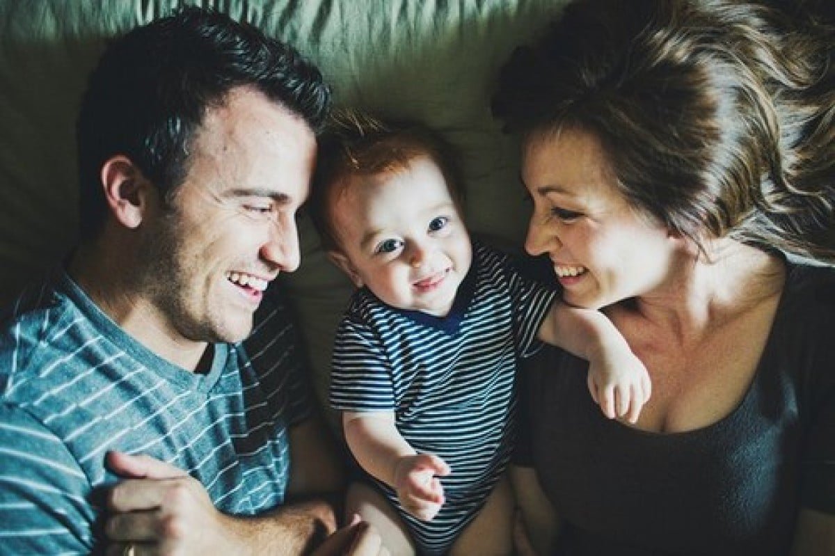 Милые дети с родителями