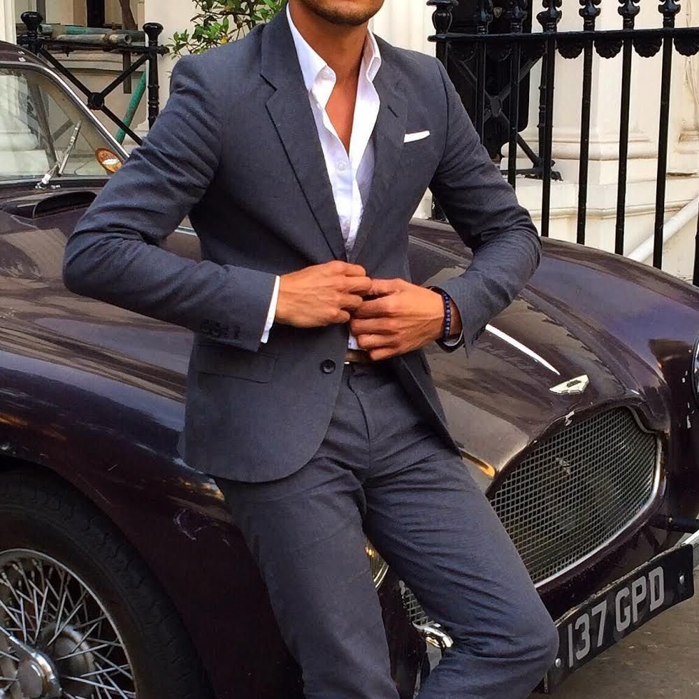 Богатый мужчина в костюме