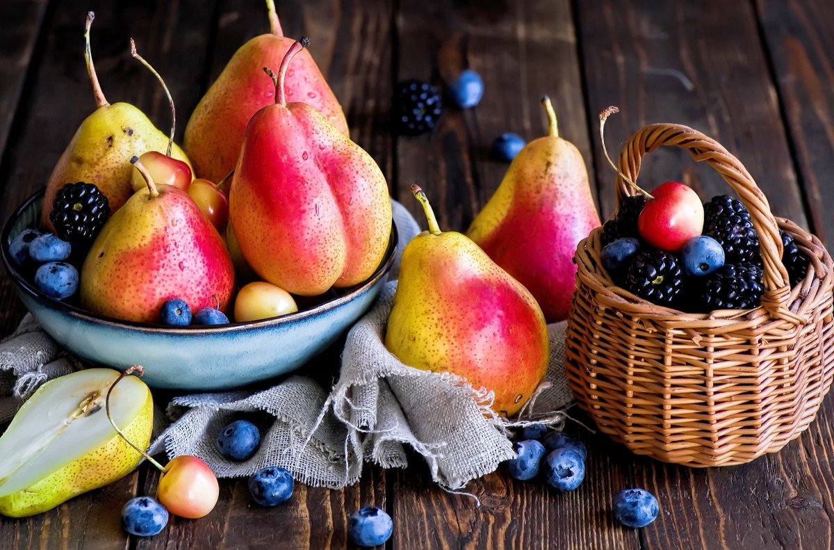 Яблоко и груша вектор