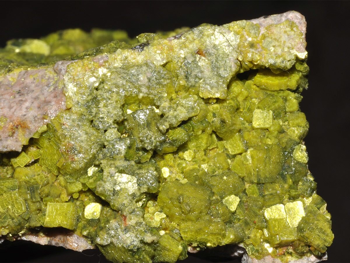 Уран камень радиоактивный металл