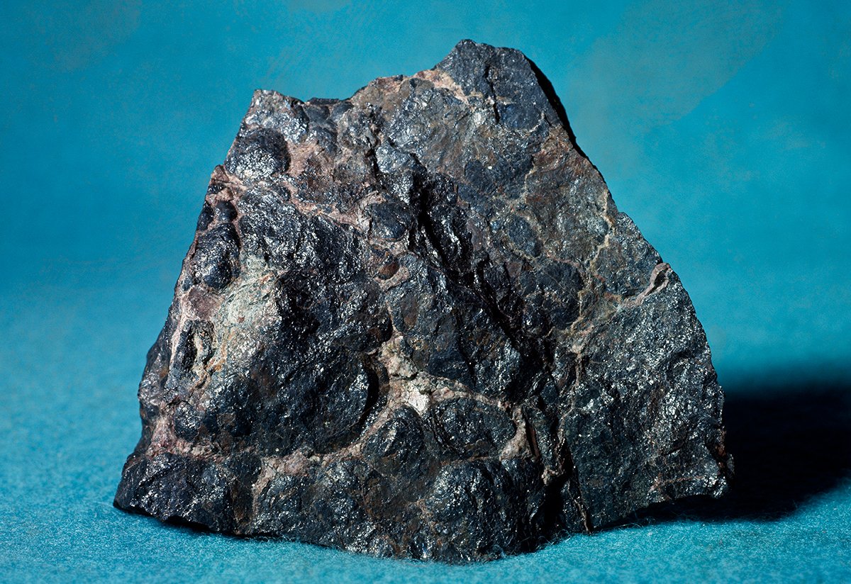 Урановая Смолка минерал