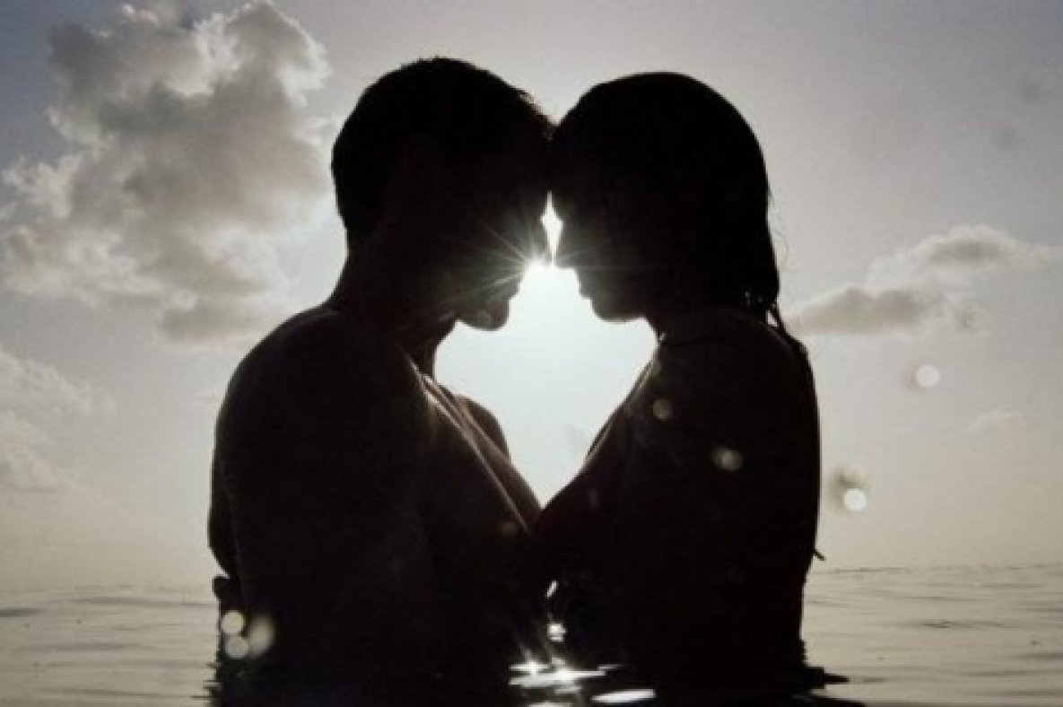 Поцелуй в бассейне