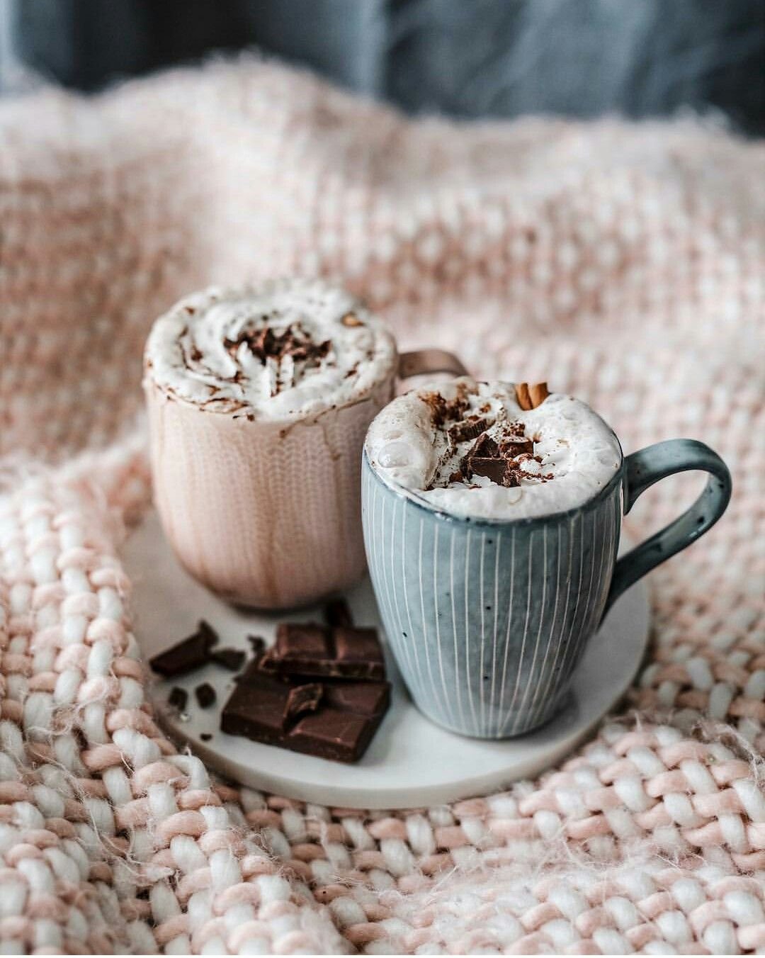 Кружка в варежках