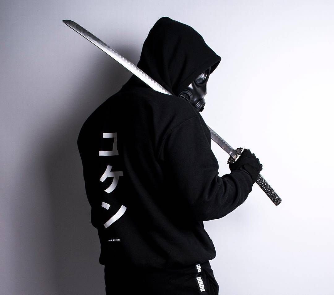 Чел с катаной