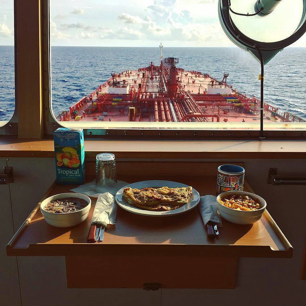 Завтрак на корабле