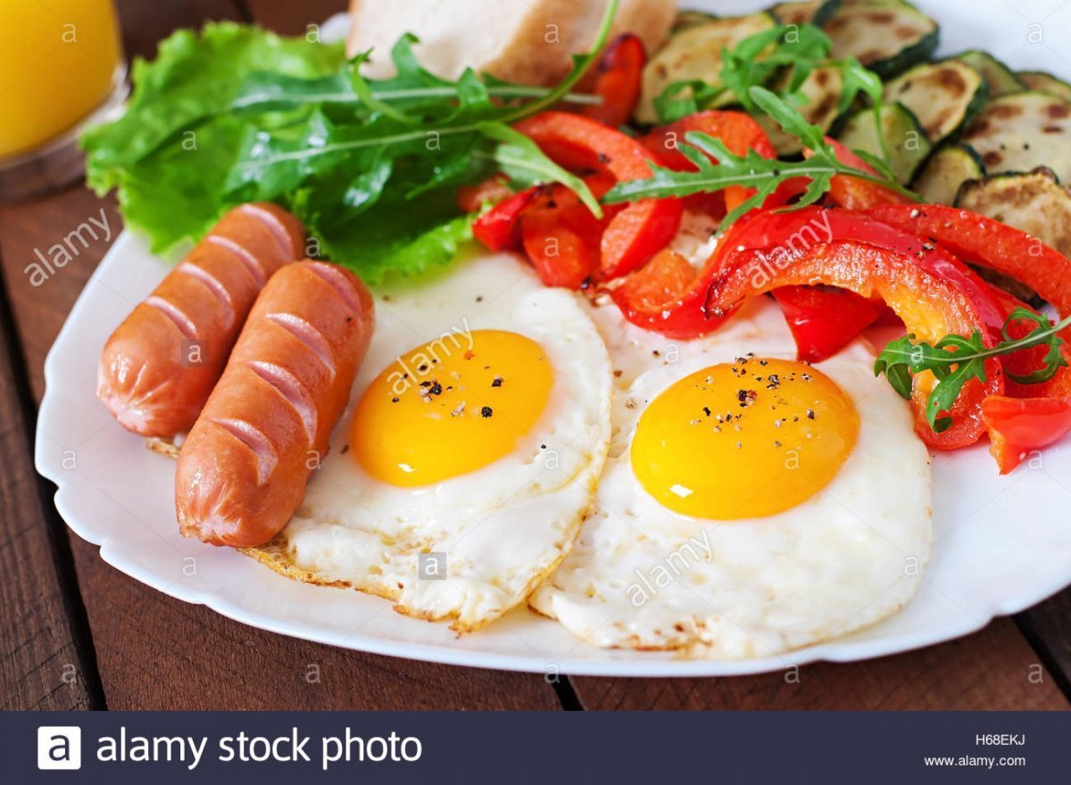 Яичница глазунья с сосиской