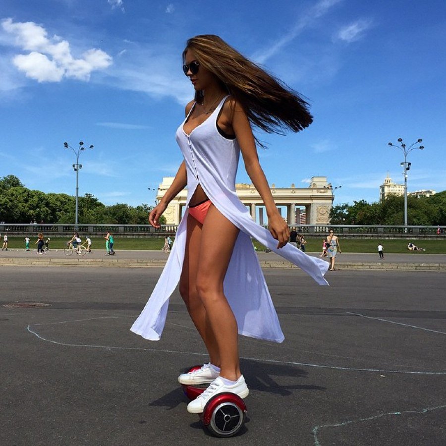 Девушка на гираскуктаре