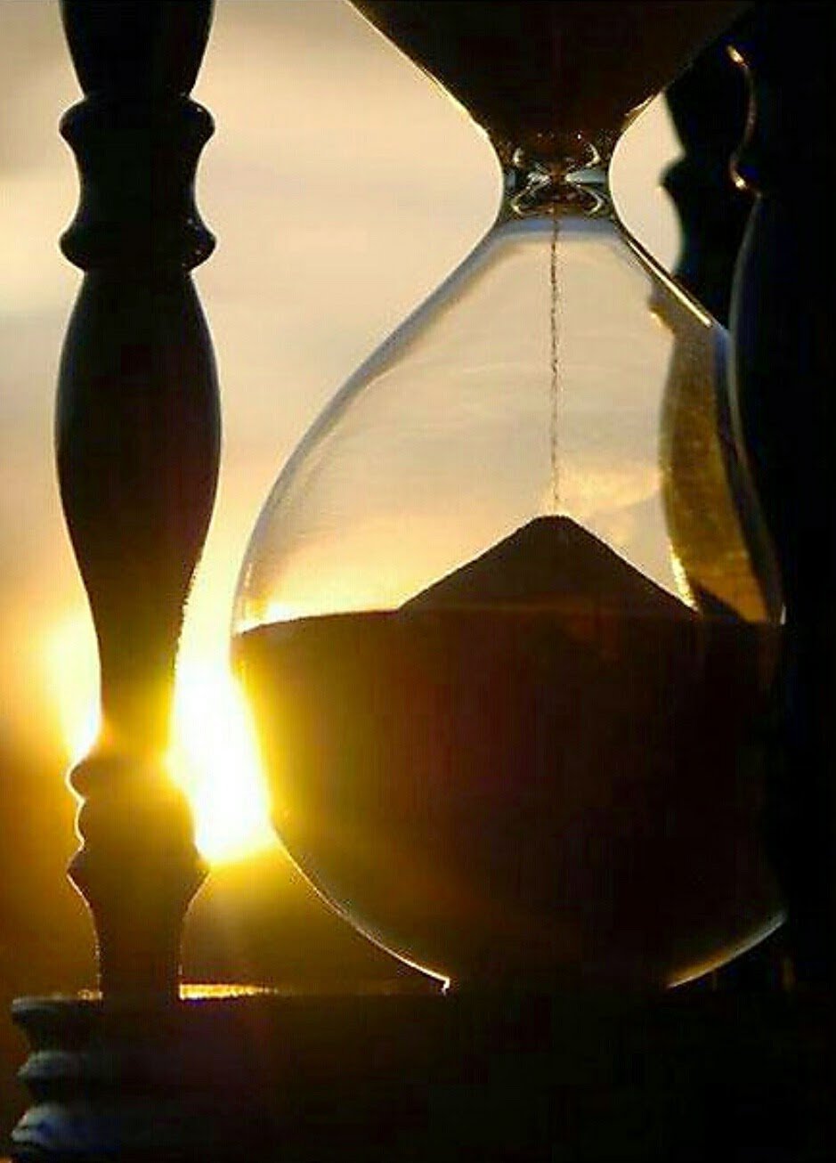 Песочные часы в живописи