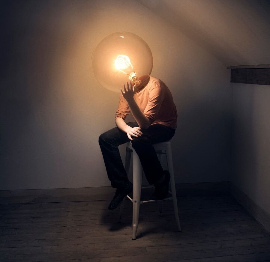 Человек с лампочкой