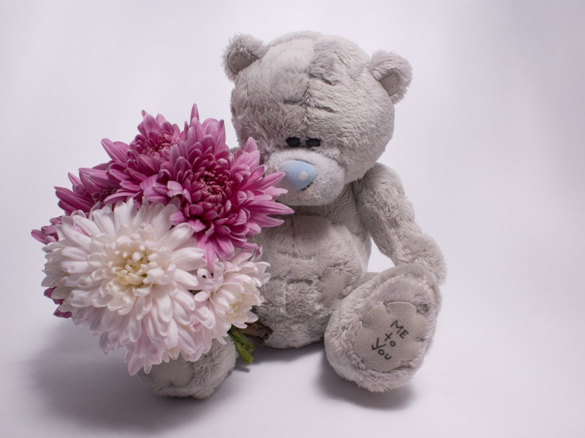 Мишка и цветы