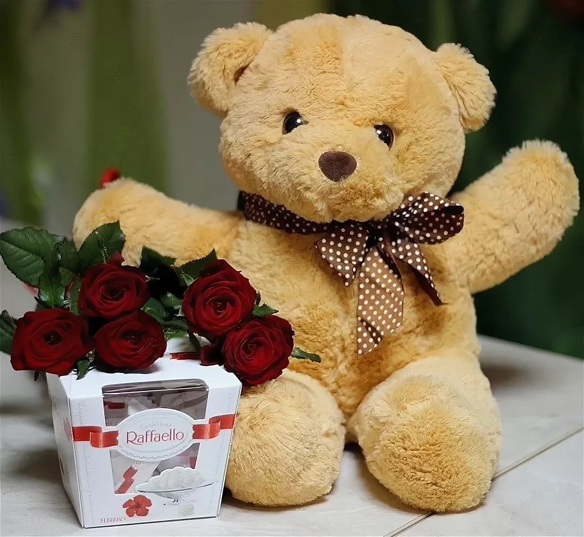 Медвежонок с цветами