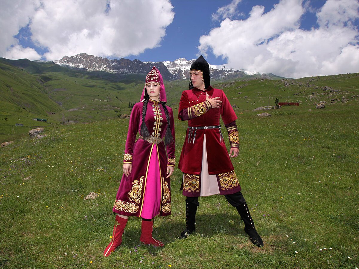 Национальные костюмы народов России грузины