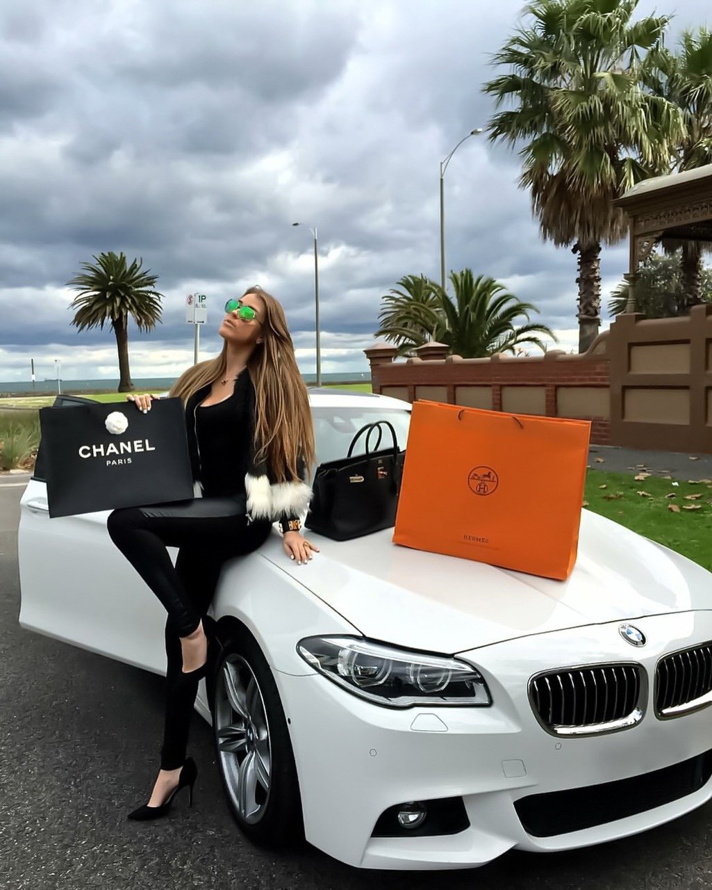 Богатая девушка