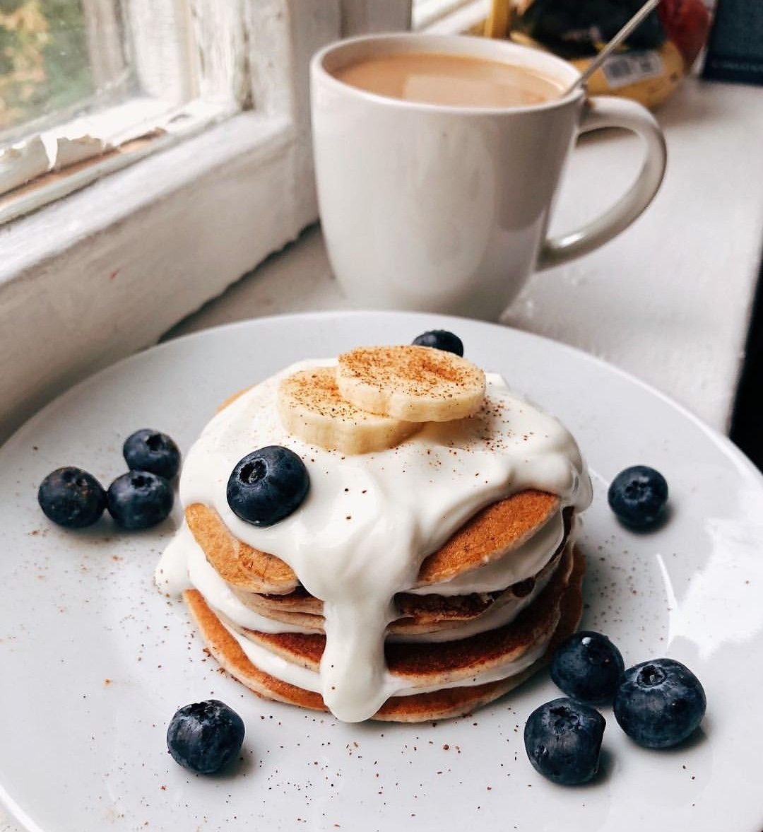 Зимний кофе с вкусностями
