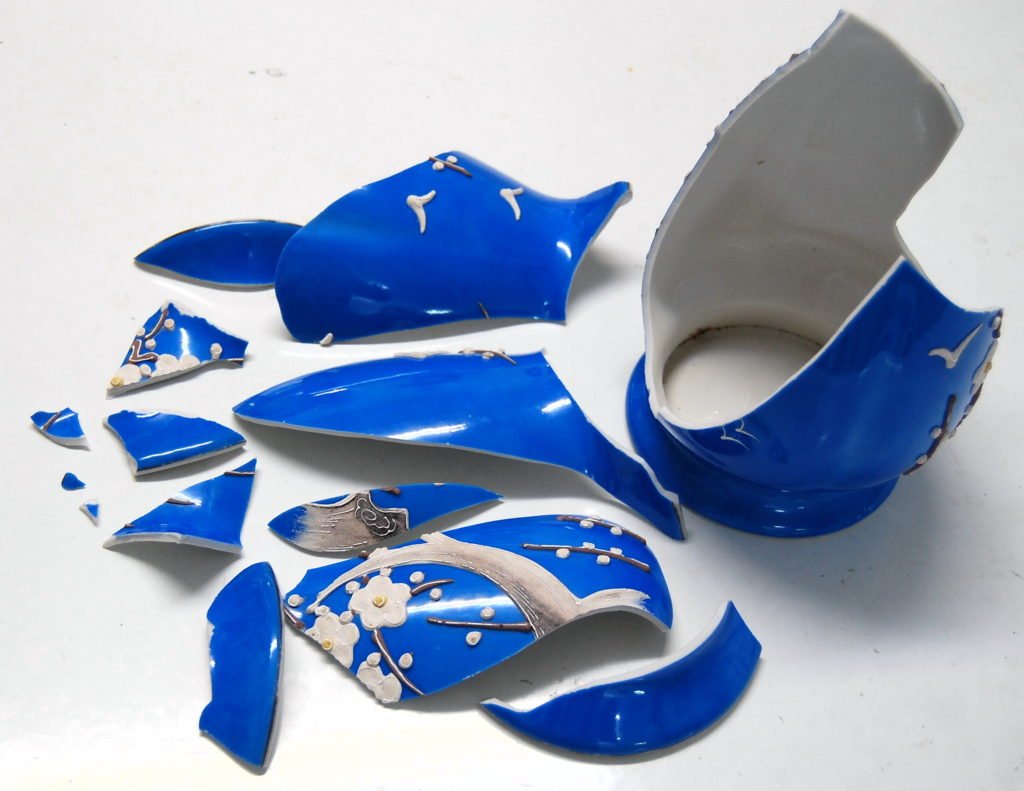 Разбитая тарелка