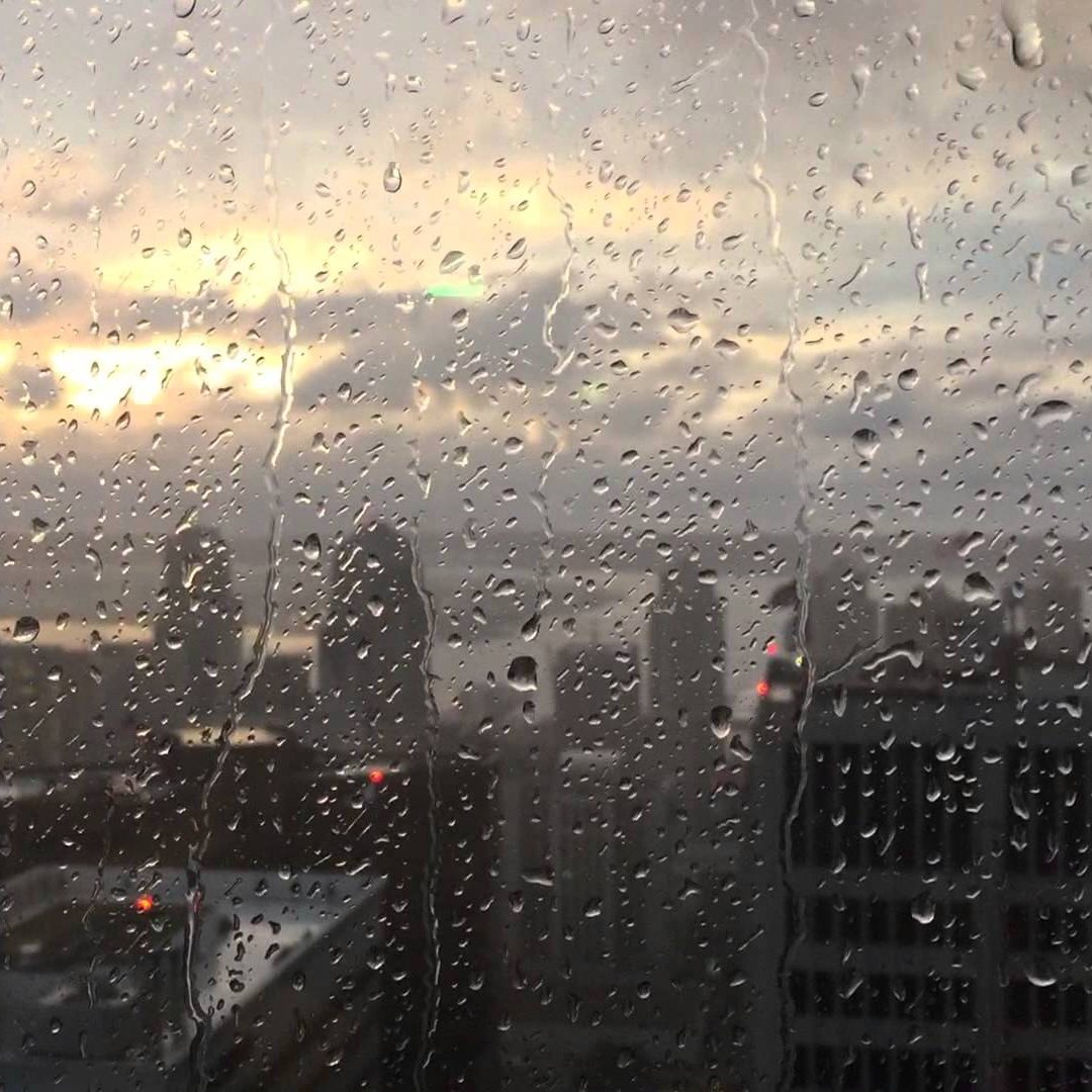 Дождь за окном