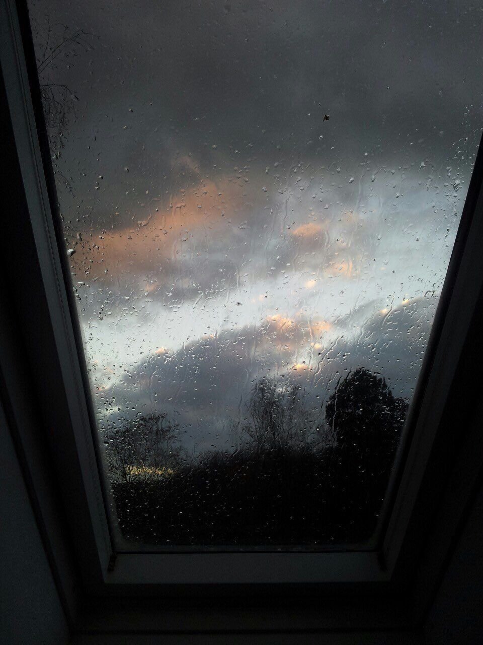 Дождь за окном