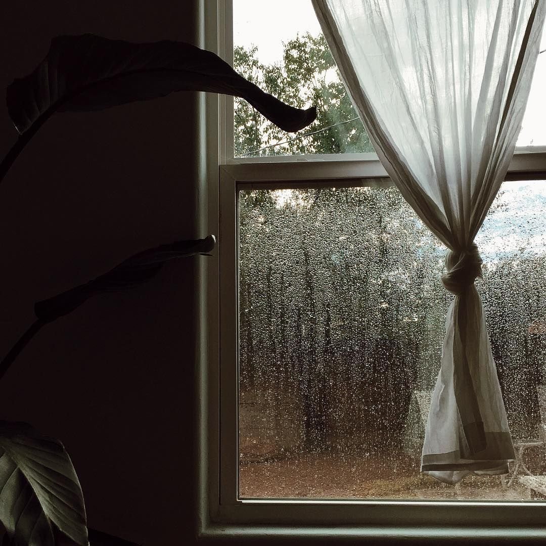 Окно с каплями